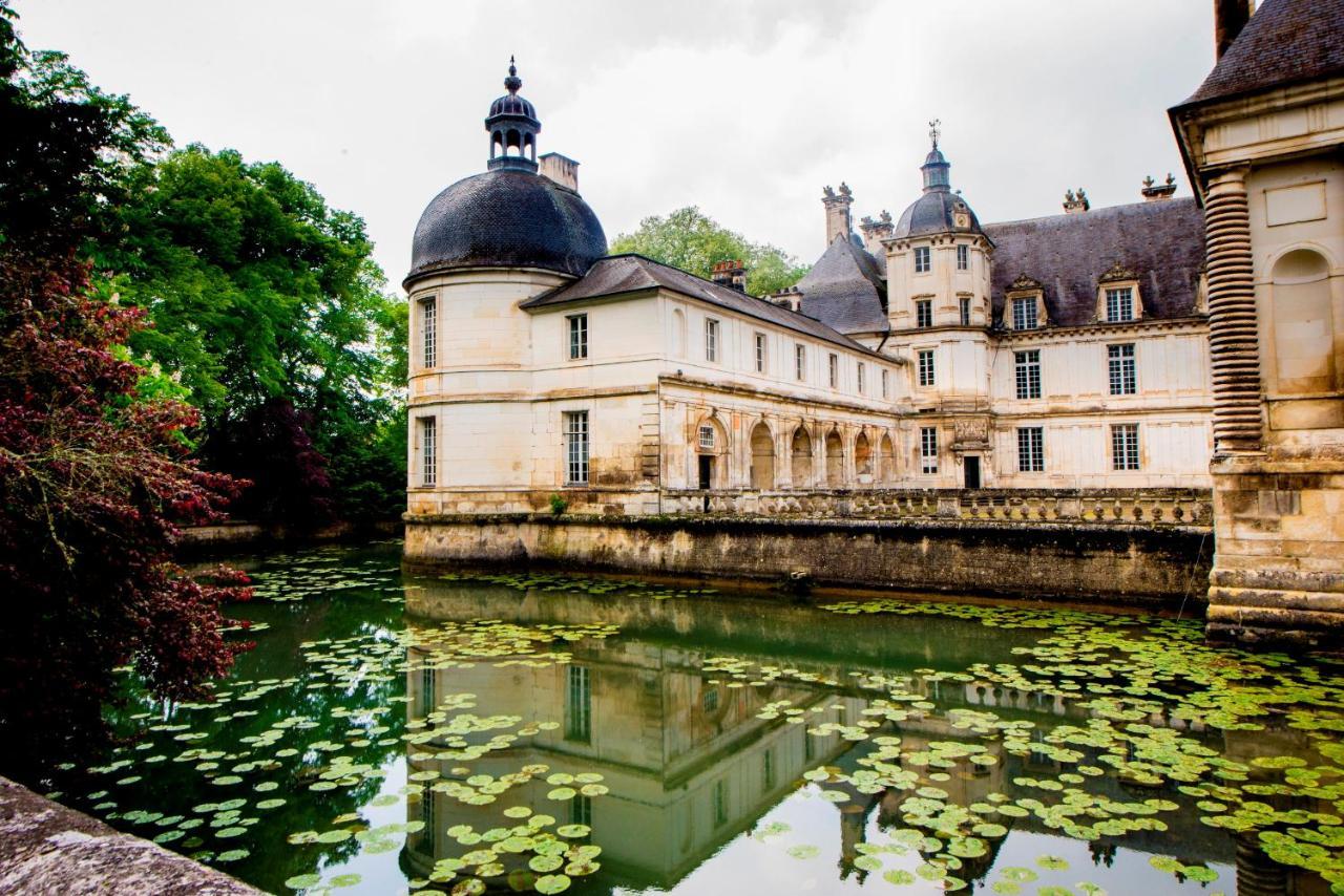 Aupres Du Chateau Tanlay Exteriör bild