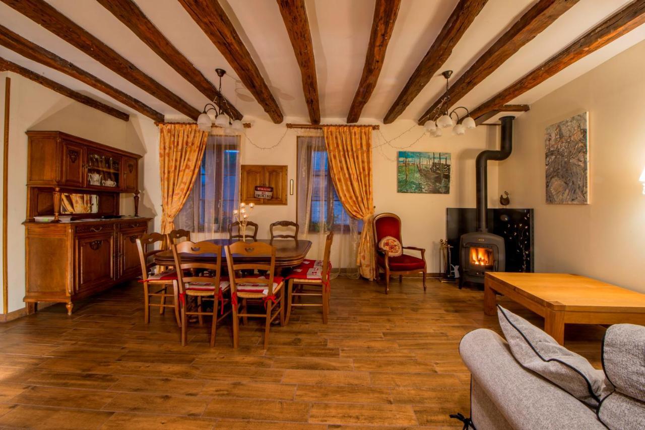 Aupres Du Chateau Tanlay Exteriör bild